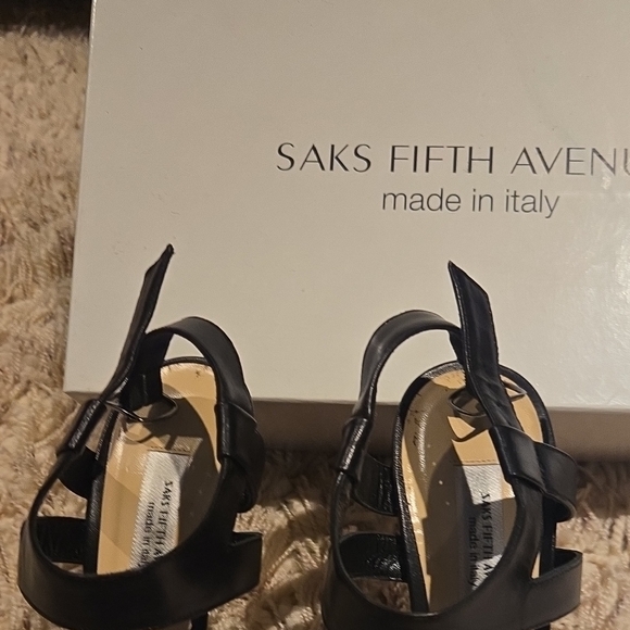 Saks Fifth Avenue Italian White Packaging - Picture 3 of 8